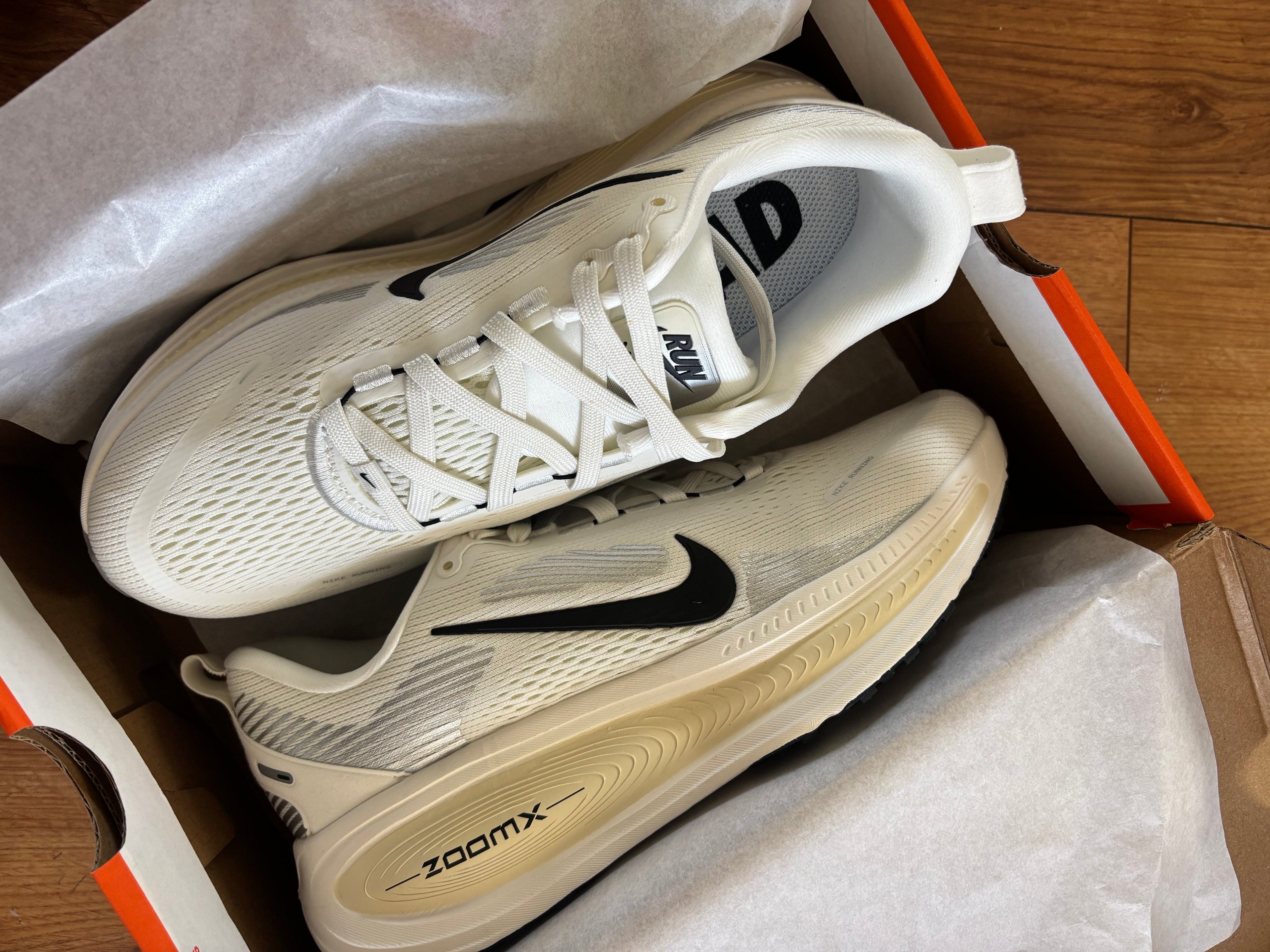 In Stock Nke Runners (Uk 8)