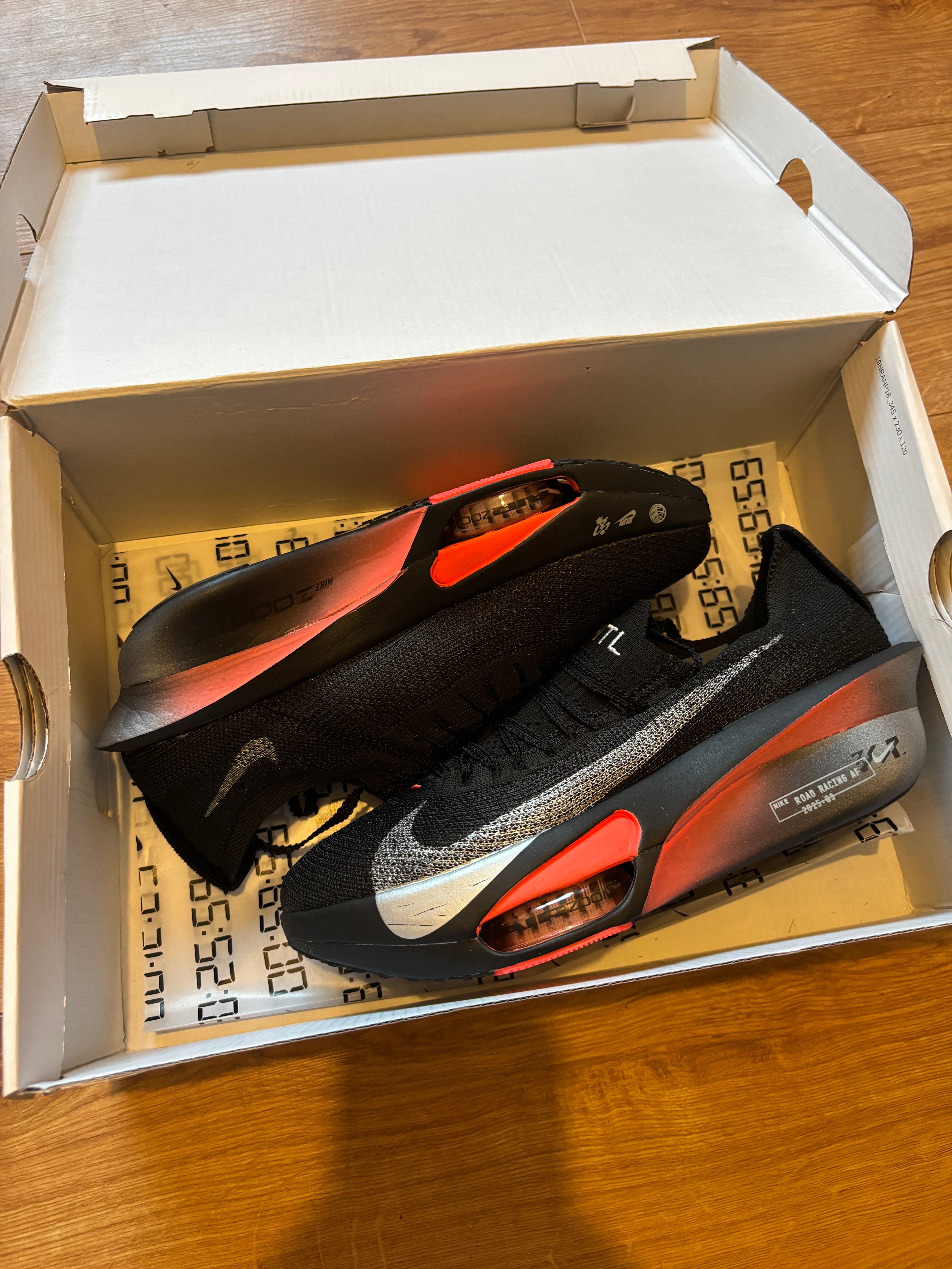 In Stock Zoom Alphafly (Uk 7)
