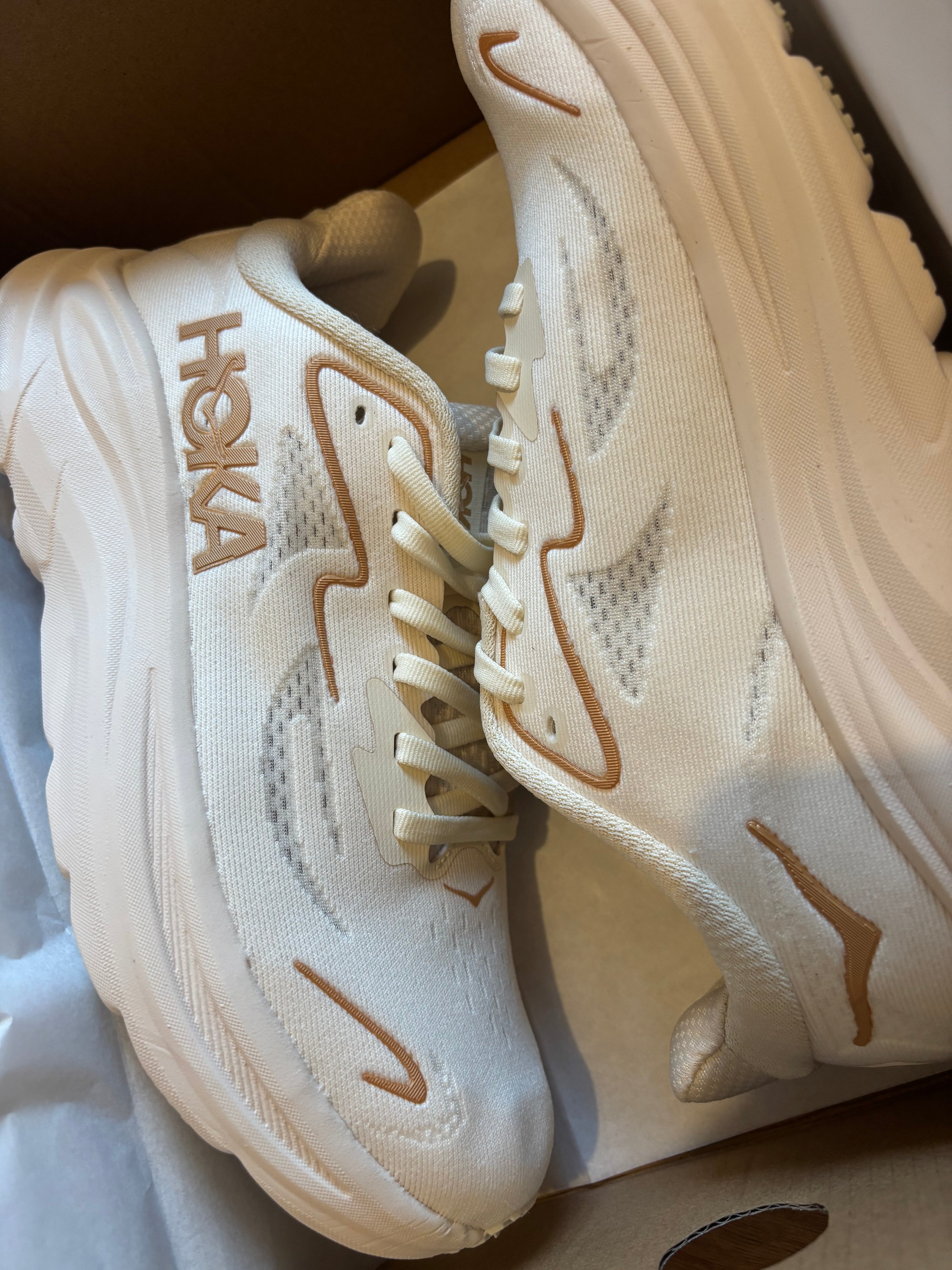 In Stock HOKA (Uk 7)