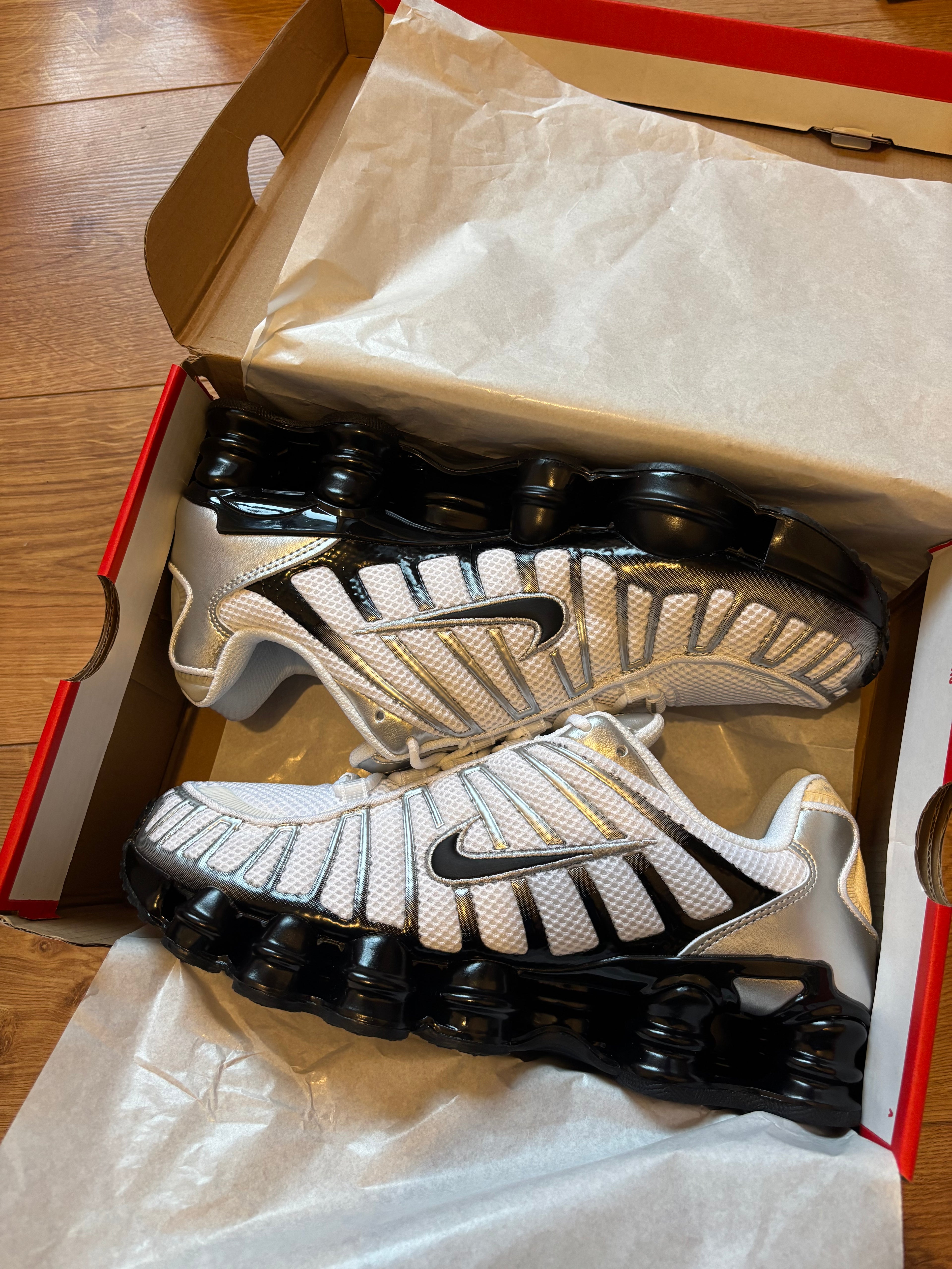 In Stock Nke SHOX (Uk 9)