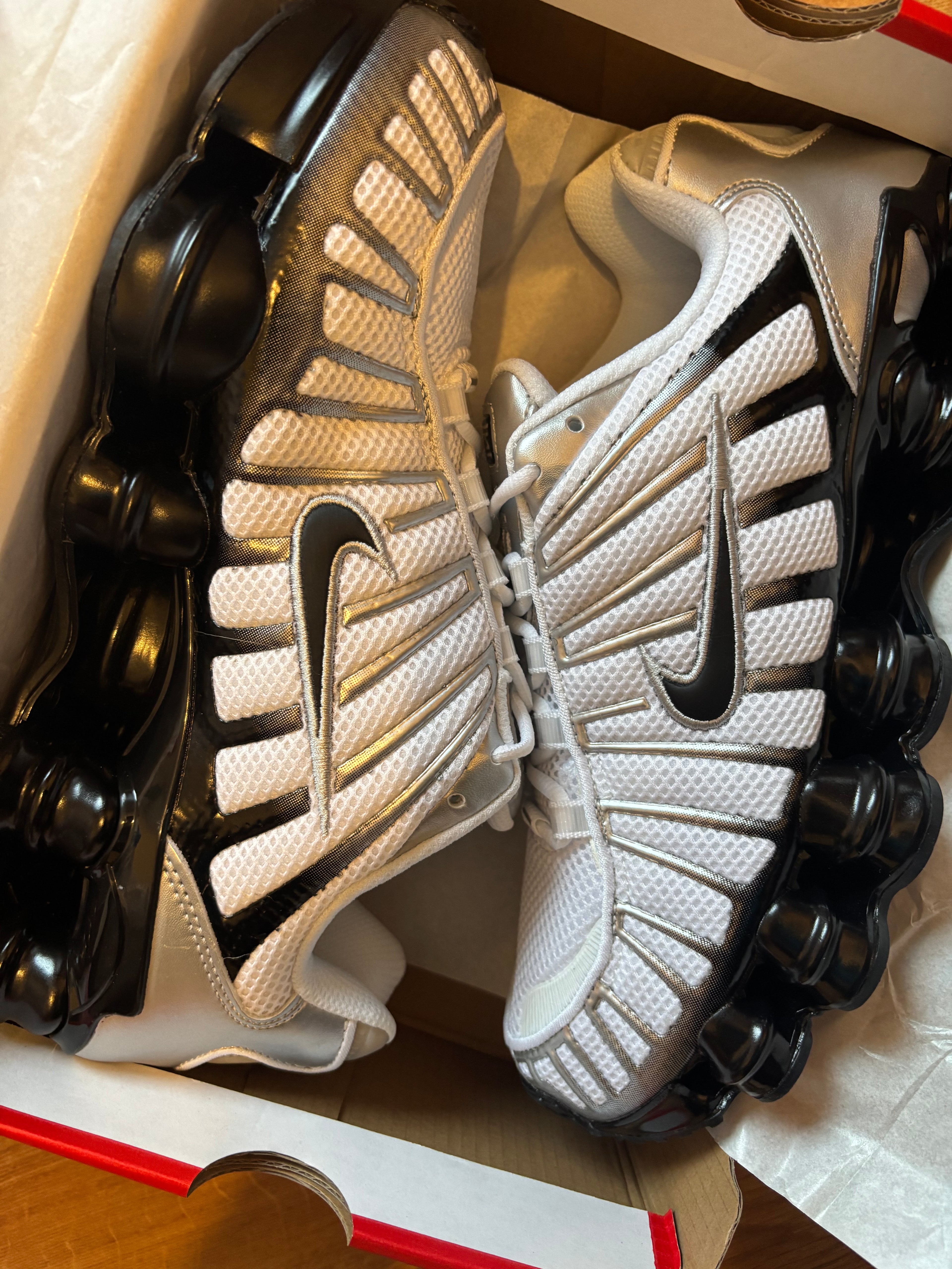In Stock Nke SHOX (Uk 9)