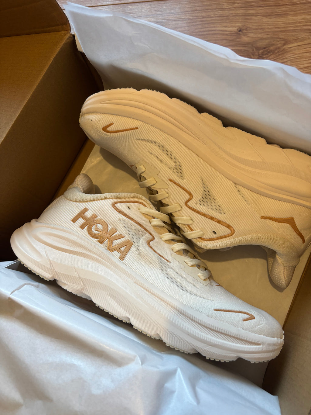 In Stock HOKA (Uk 7)