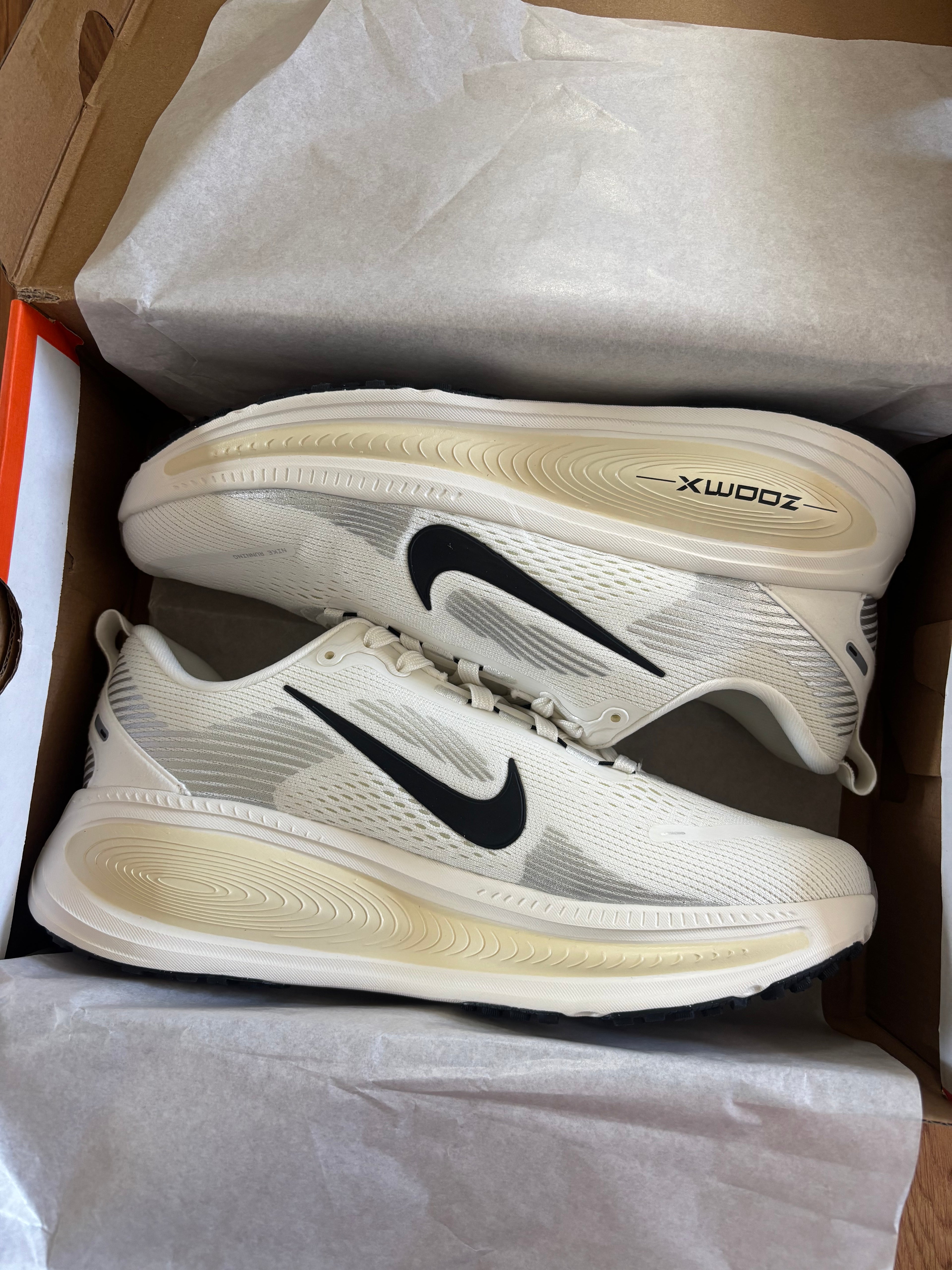 In Stock Nke Runners (Uk 8)