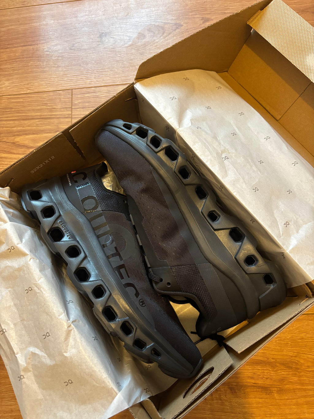 In Stock On Cloud (Uk 9.5)