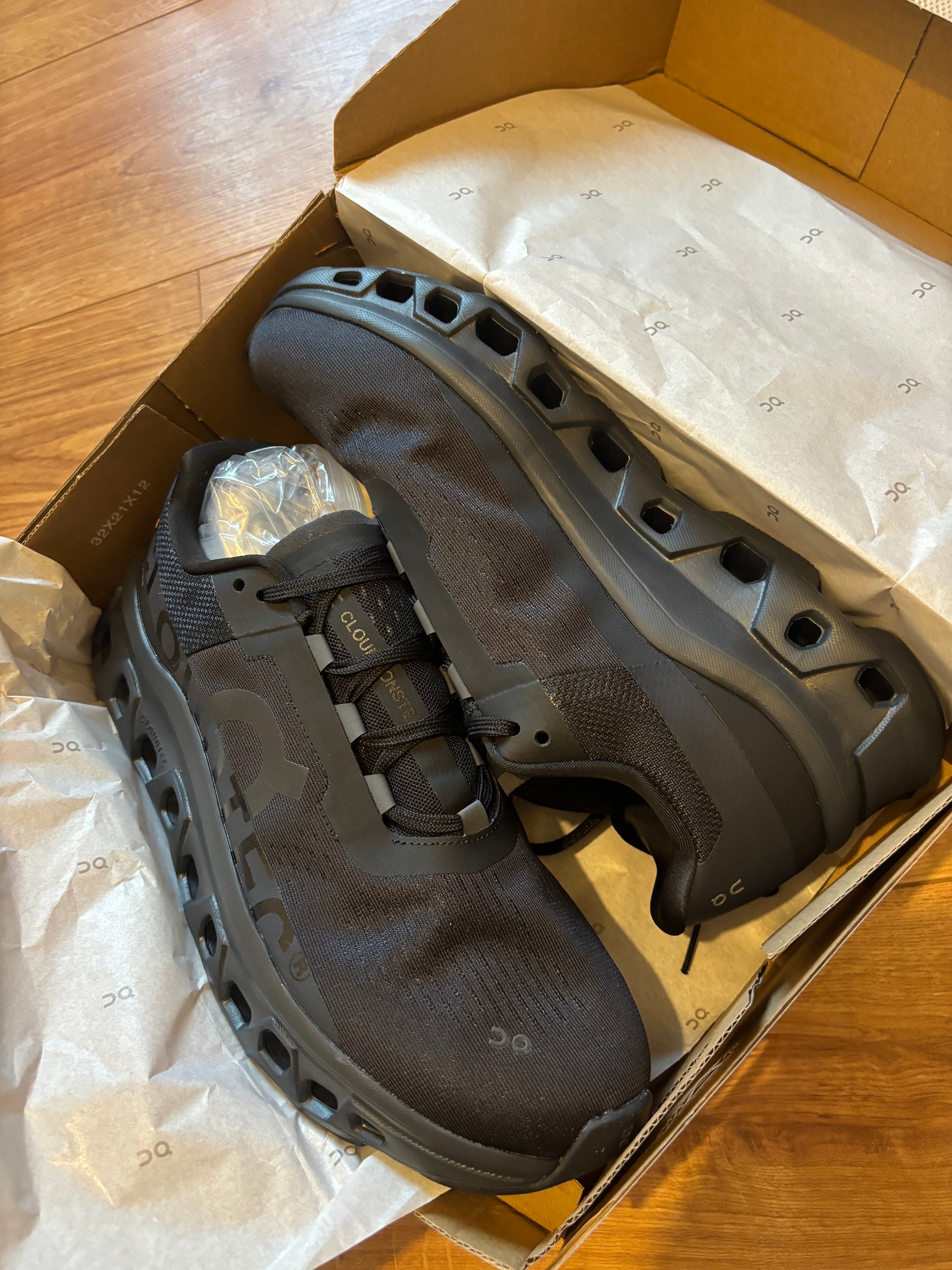 In Stock On Cloud (Uk 9.5)
